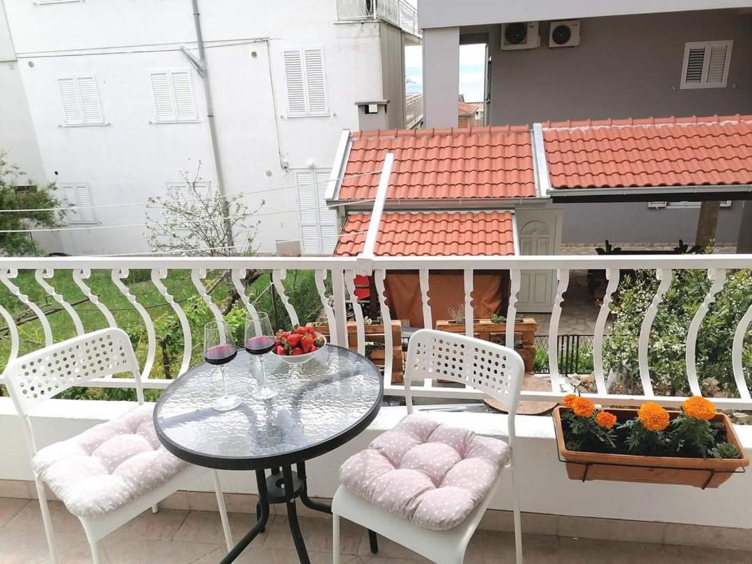 ホテル Apartman Komadina マカルスカ エクステリア 写真